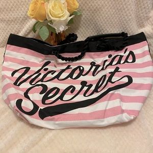 VS weekend bag Pink/white NWT. Twisted rope handle